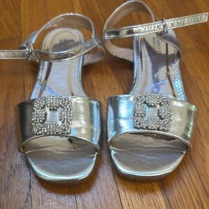 BADGLEY MISCHKA - GIRL’S SIZE 2 SILVER SANDALS